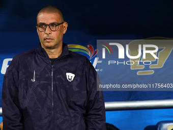 Marcello Frigeiro, technical director of Pumas Femenil, appears before the match corresponding to the quarterfinals, first leg of the Apertu...