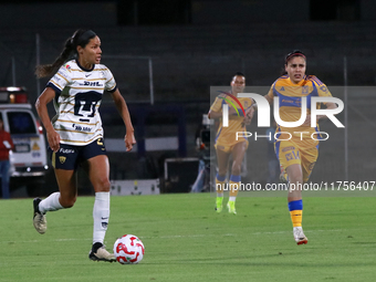 Aerial Chavarin, number 20 of Pumas Femenil, dribbles the ball during the quarterfinals, first leg match of the Apertura 2024 of the Liga BB...