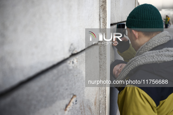 Flowers at Berlin Wall Memorial after the commemoration ceremony marking the 35th anniversary of the fall of the Berlin Wall. Berlin, German...