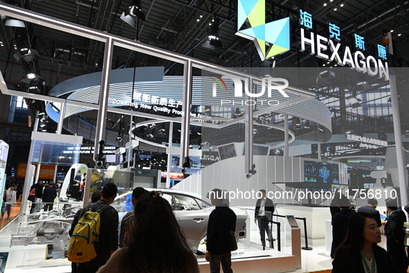 Visitors explore Hexagon's new technologies, achievements, and exhibits in the technical equipment exhibition area of the 7th China Internat...