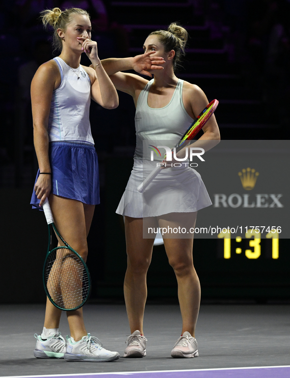 RIYADH, SAUDI ARABIA - NOVEMBER 09: Gabriela Dabrowski (R) of Canada and Erin Routliffe (L) of New Zealand during the Final match against Ka...