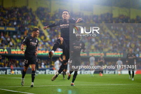 Ilias Akhomach of Villarreal CF celebrates after scoring the team's first goal during the LaLiga EA Sports match between Villarreal CF and D...