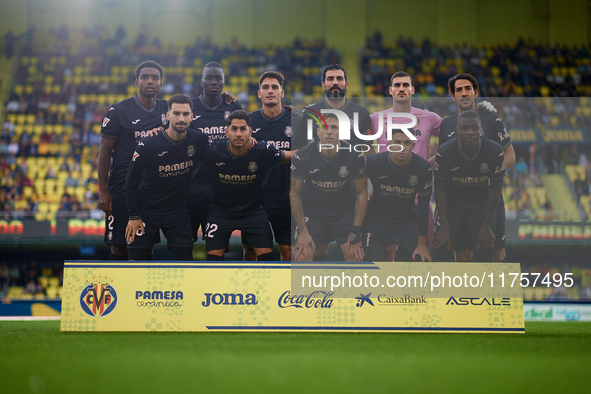 Villarreal CF players pose for a group picture before the LaLiga EA Sports match between Villarreal CF and Deportivo Alaves at Estadio de la...