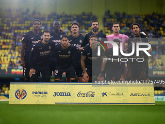 Villarreal CF players pose for a group picture before the LaLiga EA Sports match between Villarreal CF and Deportivo Alaves at Estadio de la...