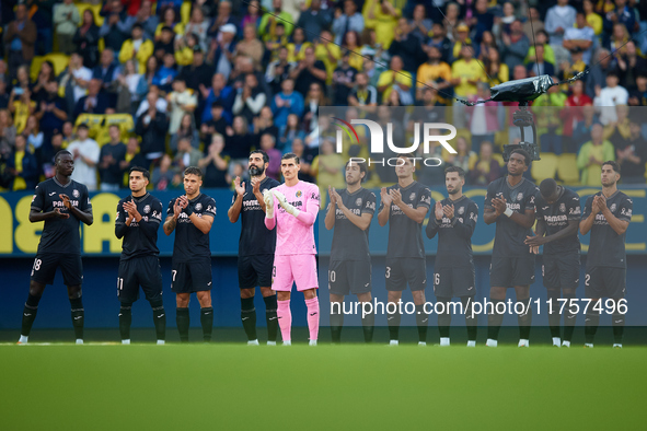 Villarreal CF players applaud after observing a minute's silence for the victims of the Valencia floodings prior to the LaLiga EA Sports mat...