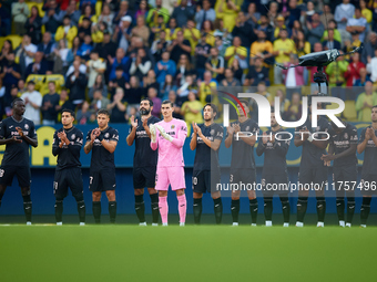 Villarreal CF players applaud after observing a minute's silence for the victims of the Valencia floodings prior to the LaLiga EA Sports mat...