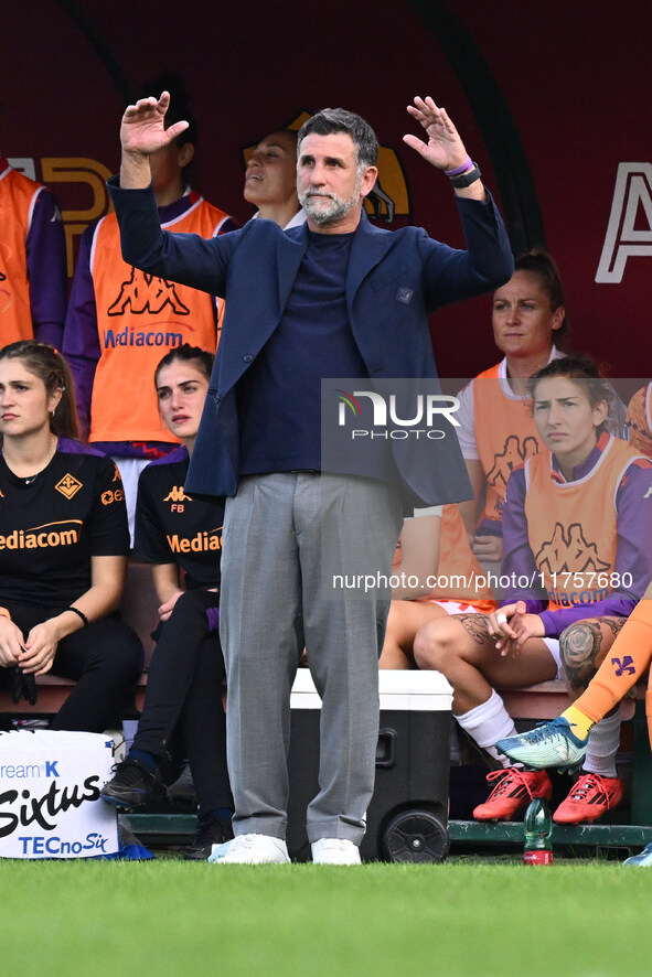 Sebastian De La Fuente coaches A.C.F. Fiorentina during the 9th day of the Serie A Femminile eBay Championship between A.S. Roma and A.C.F....