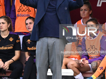 Sebastian De La Fuente coaches A.C.F. Fiorentina during the 9th day of the Serie A Femminile eBay Championship between A.S. Roma and A.C.F....