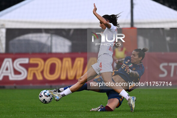 Agnese Bonfantini of A.C.F. Fiorentina and Elena Linari of A.S. Roma Femminile are in action during the 9th day of the Serie A Femminile eBa...