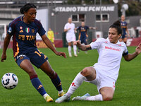 Eseosa Aigbogun of A.S. Roma Femminile and Alice Tortelli of A.C.F Fiorentina compete during the 9th day of the Serie A Femminile eBay Champ...