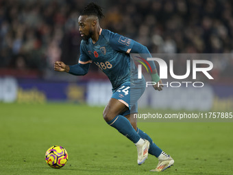 Antoine Semenyo of Bournemouth is on the ball during the Premier League match between Brentford and Bournemouth at the Gtech Community Stadi...