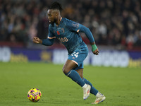 Antoine Semenyo of Bournemouth is on the ball during the Premier League match between Brentford and Bournemouth at the Gtech Community Stadi...