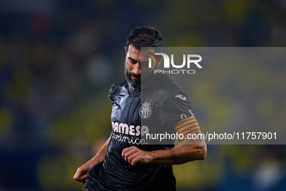 Raul Albiol of Villarreal CF is in action during the LaLiga EA Sports match between Villarreal CF and Deportivo Alaves at Estadio de la Cera...