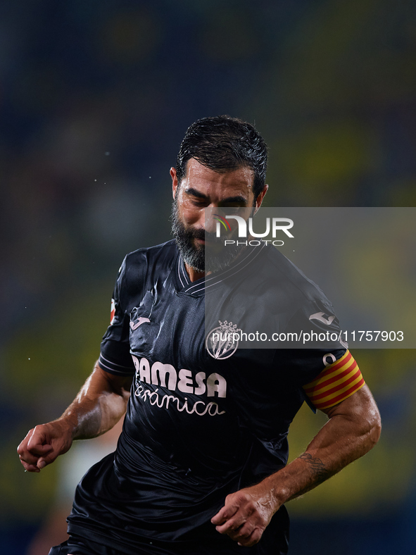 Raul Albiol of Villarreal CF is in action during the LaLiga EA Sports match between Villarreal CF and Deportivo Alaves at Estadio de la Cera...