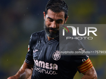 Raul Albiol of Villarreal CF is in action during the LaLiga EA Sports match between Villarreal CF and Deportivo Alaves at Estadio de la Cera...