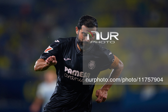 Raul Albiol of Villarreal CF is in action during the LaLiga EA Sports match between Villarreal CF and Deportivo Alaves at Estadio de la Cera...