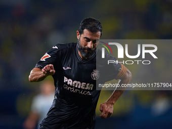 Raul Albiol of Villarreal CF is in action during the LaLiga EA Sports match between Villarreal CF and Deportivo Alaves at Estadio de la Cera...