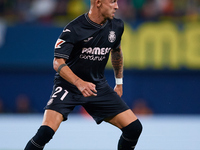 Yeremy Pino of Villarreal CF is in action during the LaLiga EA Sports match between Villarreal CF and Deportivo Alaves at Estadio de la Cera...