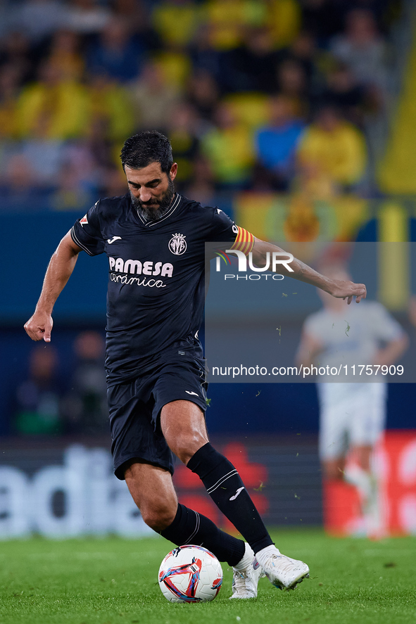 Raul Albiol of Villarreal CF is in action during the LaLiga EA Sports match between Villarreal CF and Deportivo Alaves at Estadio de la Cera...