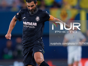 Raul Albiol of Villarreal CF is in action during the LaLiga EA Sports match between Villarreal CF and Deportivo Alaves at Estadio de la Cera...