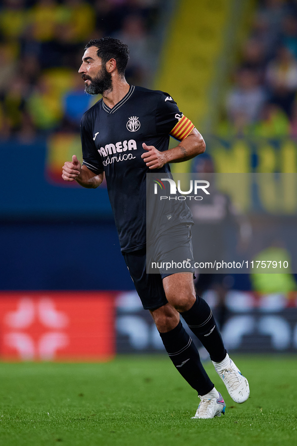 Raul Albiol of Villarreal CF runs during the LaLiga EA Sports match between Villarreal CF and Deportivo Alaves at Estadio de la Ceramica in...