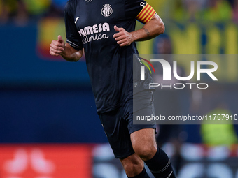 Raul Albiol of Villarreal CF runs during the LaLiga EA Sports match between Villarreal CF and Deportivo Alaves at Estadio de la Ceramica in...