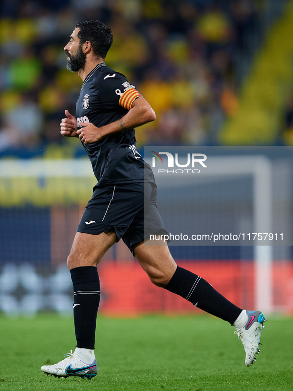 Raul Albiol of Villarreal CF runs during the LaLiga EA Sports match between Villarreal CF and Deportivo Alaves at Estadio de la Ceramica in...