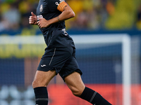 Raul Albiol of Villarreal CF runs during the LaLiga EA Sports match between Villarreal CF and Deportivo Alaves at Estadio de la Ceramica in...