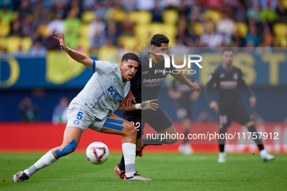 Ayoze (R) of Villarreal CF competes for the ball with Abdelkabir Abqar of Deportivo Alaves during the LaLiga EA Sports match between Villarr...