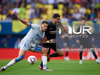 Ayoze (R) of Villarreal CF competes for the ball with Abdelkabir Abqar of Deportivo Alaves during the LaLiga EA Sports match between Villarr...