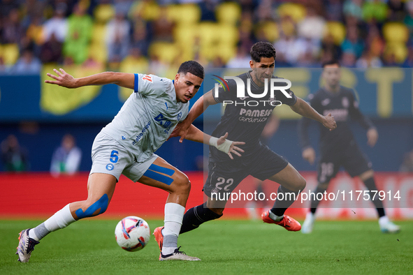 Ayoze (R) of Villarreal CF competes for the ball with Abdelkabir Abqar of Deportivo Alaves during the LaLiga EA Sports match between Villarr...