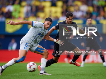 Ayoze (R) of Villarreal CF competes for the ball with Abdelkabir Abqar of Deportivo Alaves during the LaLiga EA Sports match between Villarr...