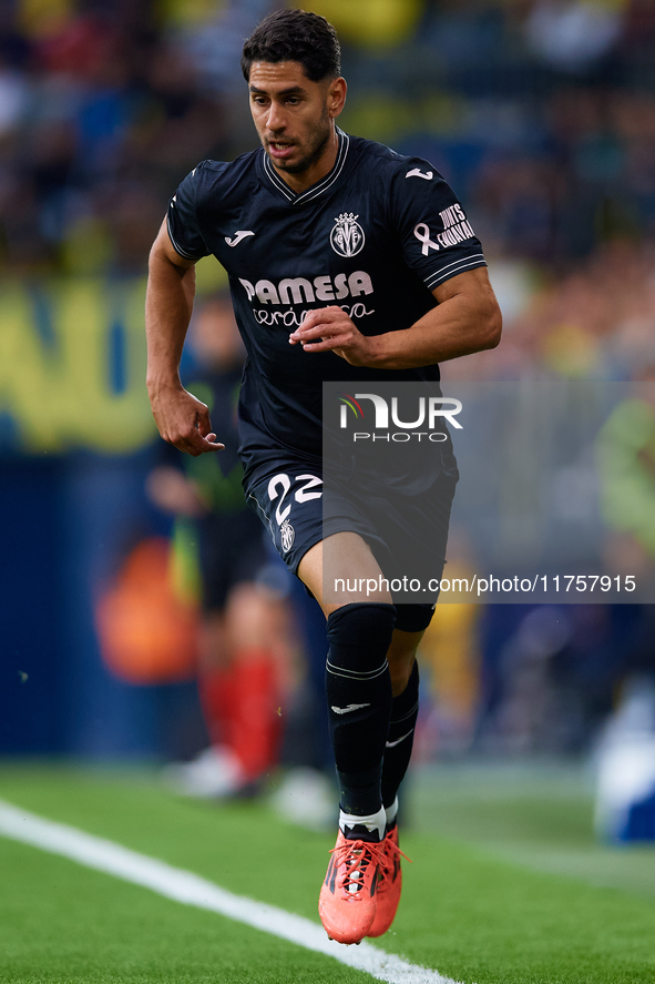 Ayoze of Villarreal CF is in action during the LaLiga EA Sports match between Villarreal CF and Deportivo Alaves at Estadio de la Ceramica i...