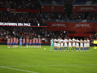 Players honor Valencia inhabitants after the floods due to a DANA storm on October 29 during the LaLiga Hypermotion match between Granada CF...