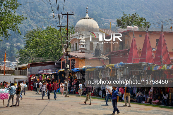 Bhutia Bazaar (Tibetan Market) in Nainital, Uttarakhand, India, on April 19, 2024, is located by Naini Lake and is close to the Sikh Gurudwa...