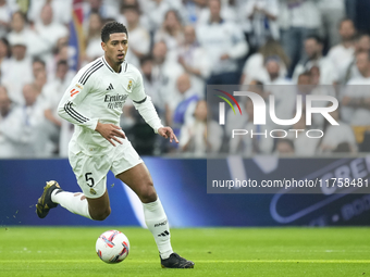 Jude Bellingham central midfield of Real Madrid and England in action during the La Liga match between Real Madrid CF and CA Osasuna at Esta...