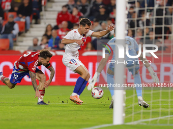 Ortuno of CD Eldense scores the second goal for his team during the LaLiga Hypermotion match between Granada CF and CD Eldense at Nuevo Los...