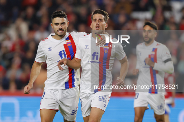 Ortuno of CD Eldense scores the second goal for his team during the LaLiga Hypermotion match between Granada CF and CD Eldense at Nuevo Los...