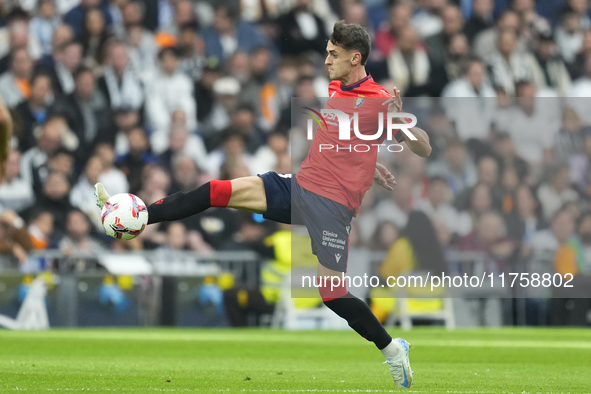 Aimar Oroz attacking midfield of Osasuna and Spain compete for the ball during the La Liga match between Real Madrid CF and CA Osasuna at Es...