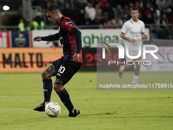 Nicolas Viola (#10 Cagliari Calcio) participates in the Serie A TIM match between Cagliari Calcio and AC Milan in Italy on November 9, 2024....