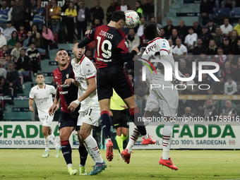 Nadir Zortea (#19 Cagliari Calcio) participates in the Serie A TIM match between Cagliari Calcio and AC Milan in Italy on November 9, 2024....