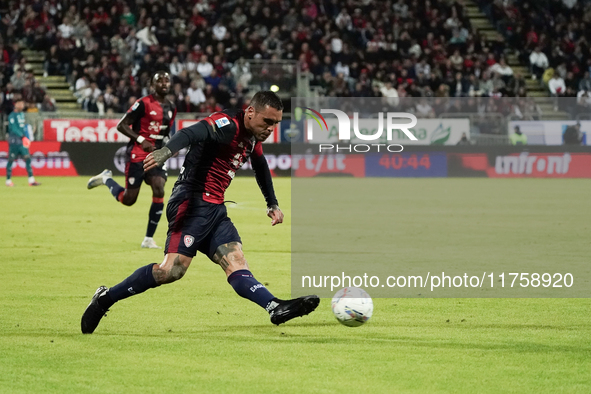 Nicolas Viola (#10 Cagliari Calcio) participates in the Serie A TIM match between Cagliari Calcio and AC Milan in Italy on November 9, 2024....