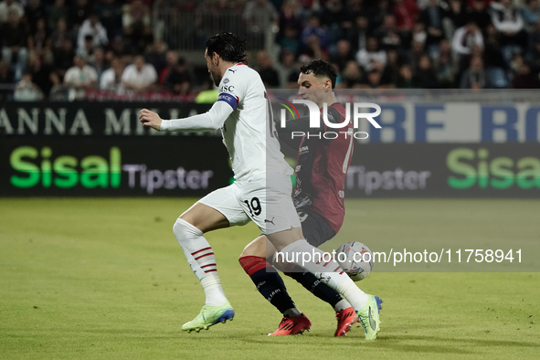 Nadir Zortea (#19 Cagliari Calcio) and Theo Hernandez (AC Milan) play during the Serie A TIM match between Cagliari Calcio and AC Milan in I...