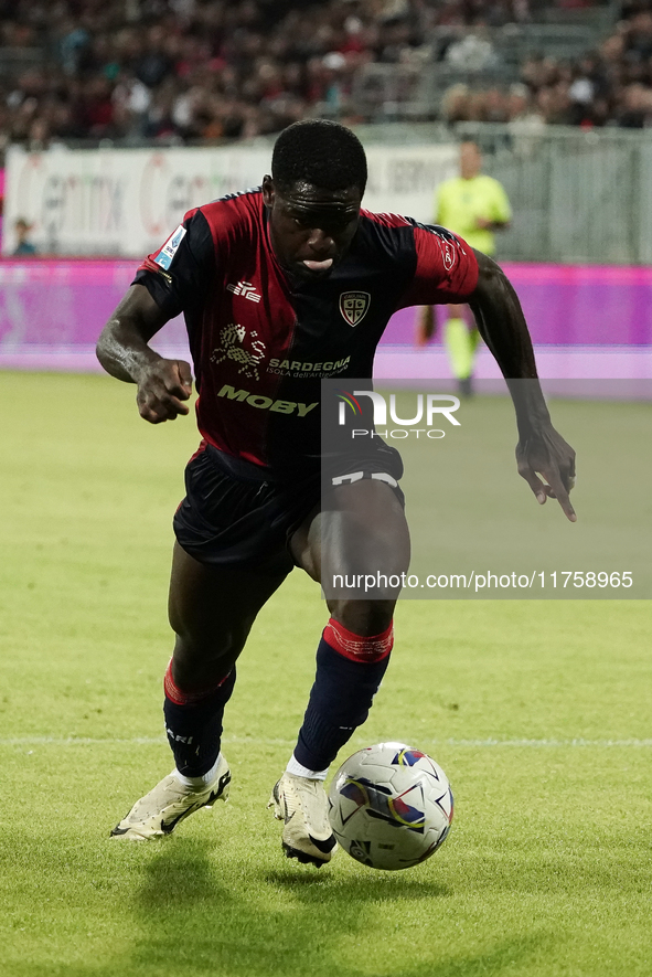 Zito Luvumbo (#77 Cagliari Calcio) participates in the Serie A TIM match between Cagliari Calcio and AC Milan in Italy on November 9, 2024. 