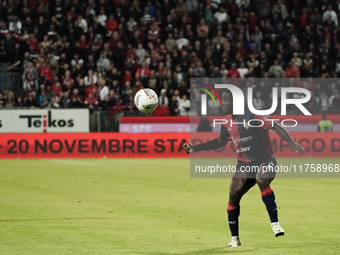 Zito Luvumbo (#77 Cagliari Calcio) participates in the Serie A TIM match between Cagliari Calcio and AC Milan in Italy on November 9, 2024....