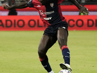 Zito Luvumbo (#77 Cagliari Calcio) participates in the Serie A TIM match between Cagliari Calcio and AC Milan in Italy on November 9, 2024....