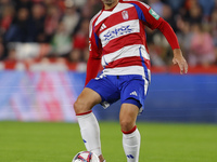 Manu Trigueros of Granada CF plays during the LaLiga Hypermotion match between Granada CF and CD Eldense at Nuevo Los Carmenes Stadium in Gr...