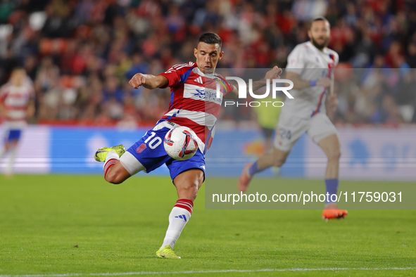 Myrto Uzuni of Granada CF plays during the LaLiga Hypermotion match between Granada CF and CD Eldense at Nuevo Los Carmenes Stadium in Grana...