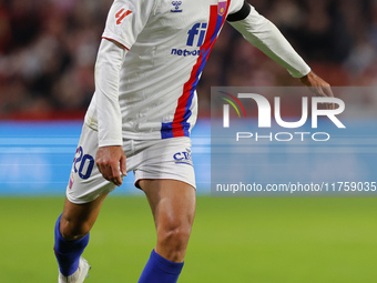 Ivan Chapela of CD Eldense plays during the LaLiga Hypermotion match between Granada CF and CD Eldense at Nuevo Los Carmenes Stadium in Gran...