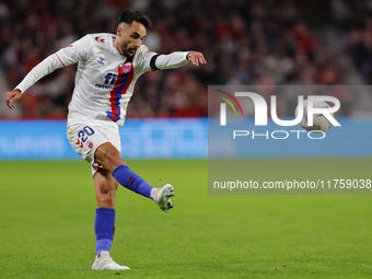 Ivan Chapela of CD Eldense plays during the LaLiga Hypermotion match between Granada CF and CD Eldense at Nuevo Los Carmenes Stadium in Gran...